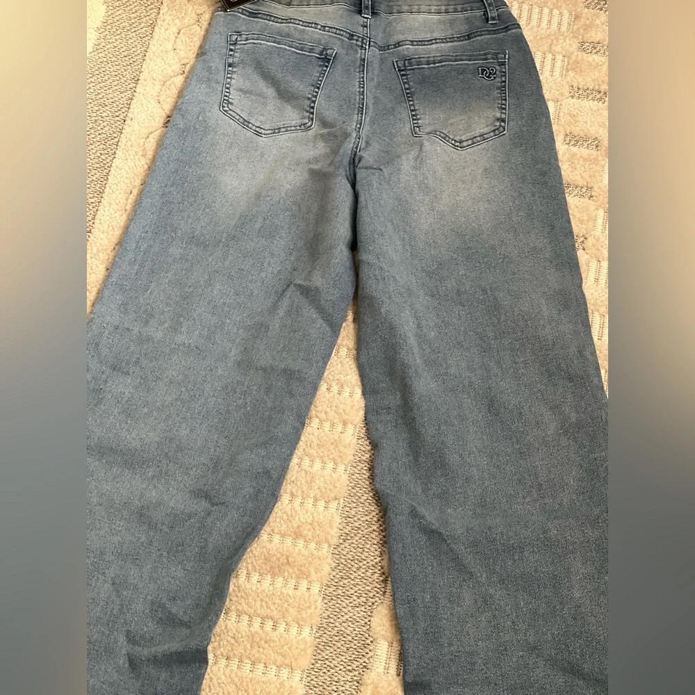 NWTS DG2 by Diane Gilman Any 3/$28 w/$4.99 ship  Floral Embroidered Cropped Jean - Picture 7 of 15